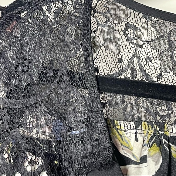 Torrid Black Floral Button Up Short Sleeve Blouse Size 1X - Picture 6 of 9